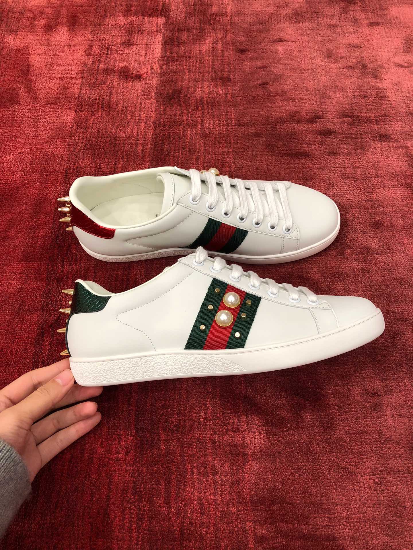 GIÀY GUCCI Leather Ace Sneakers Pear and Spkies White