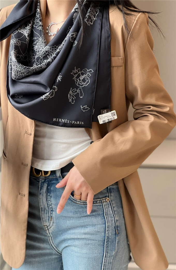 KHĂN Hermes Robe Legere Silk scarf