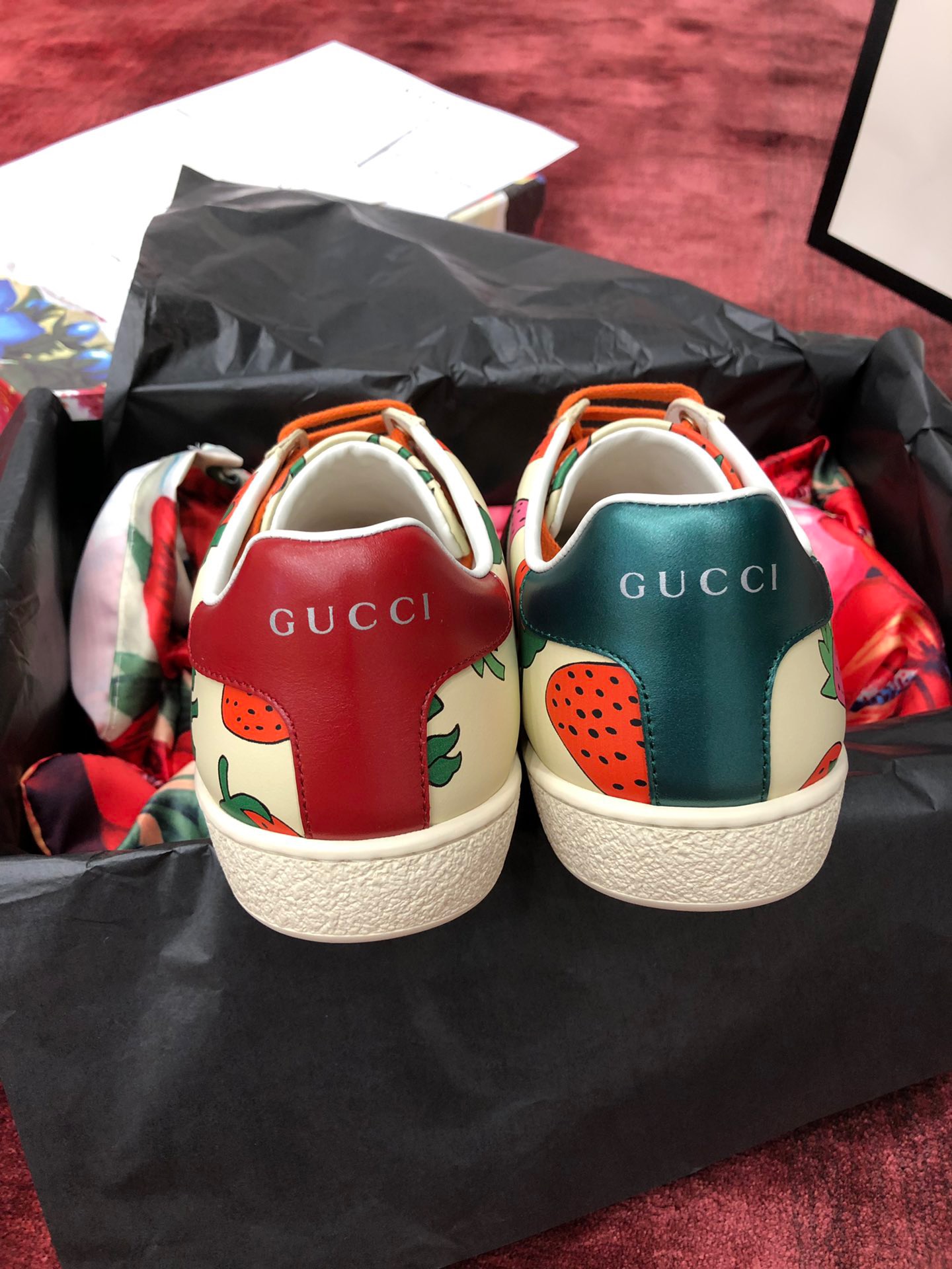 GIÀY GUCCI Leather Ace Sneakers Strawberry White