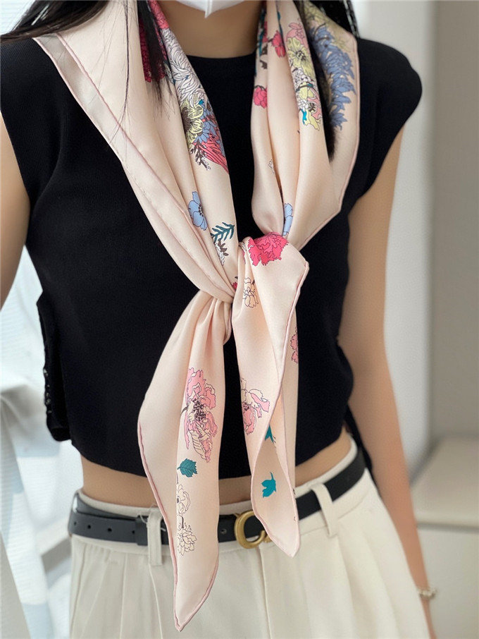 KHĂN Hermes Robe Legere Silk scarf