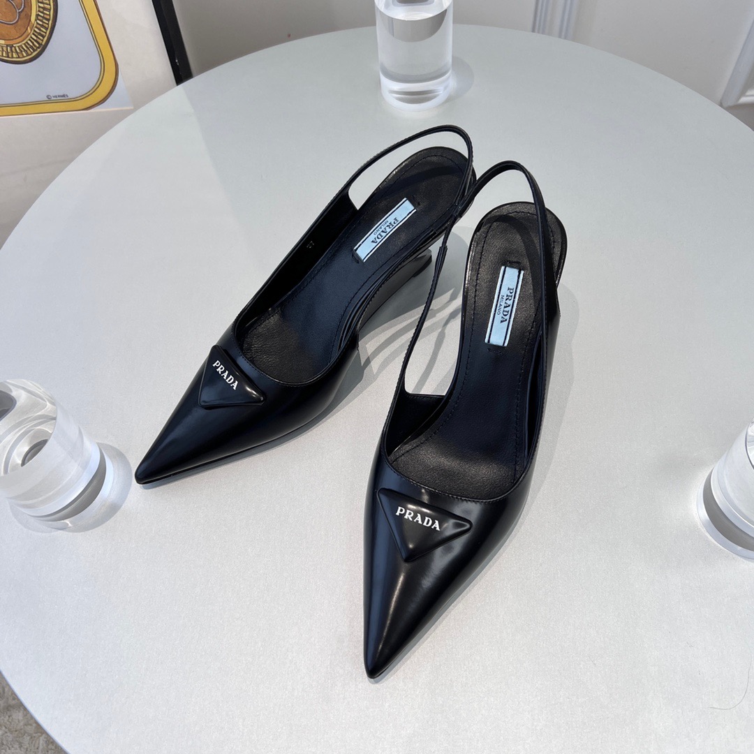 GIÀY PRADA TRIANGLE LOGO SLING BACK SHOES