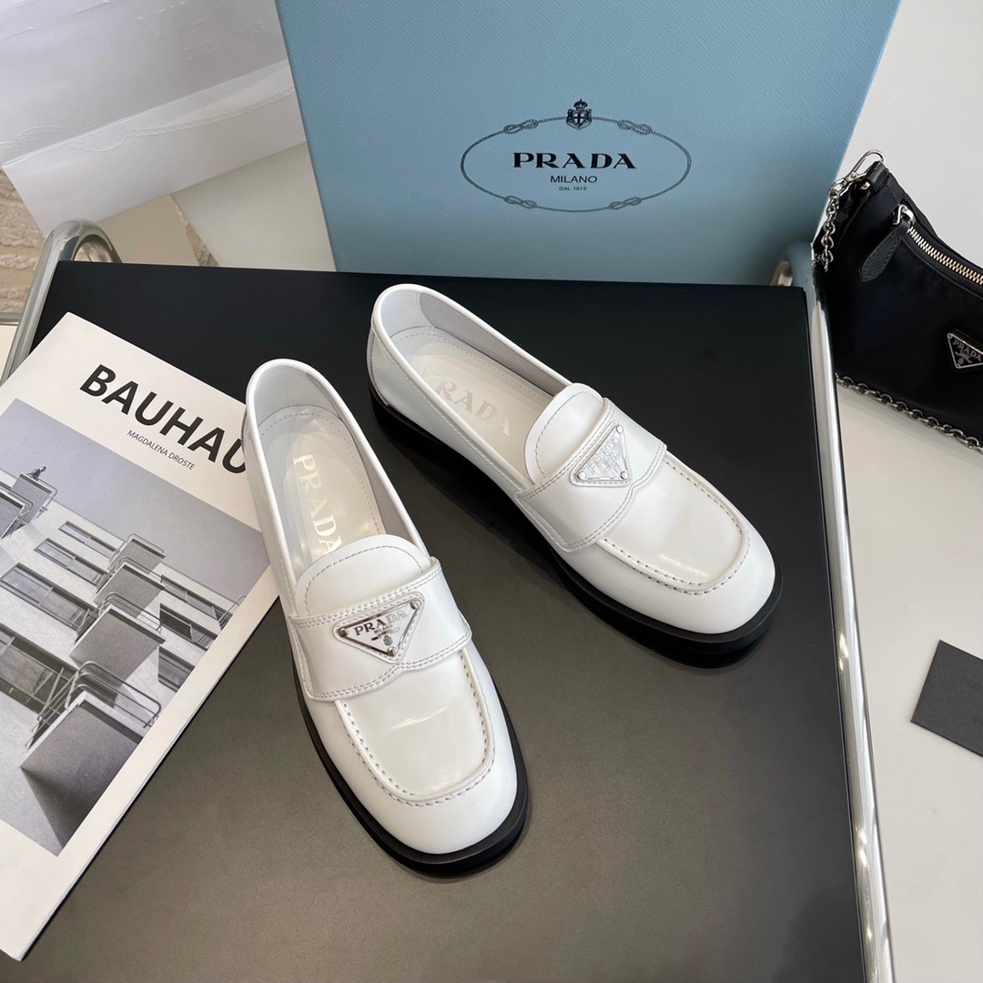 GIÀY PRADA TRIANGLE LOGO LOAFER SHOES