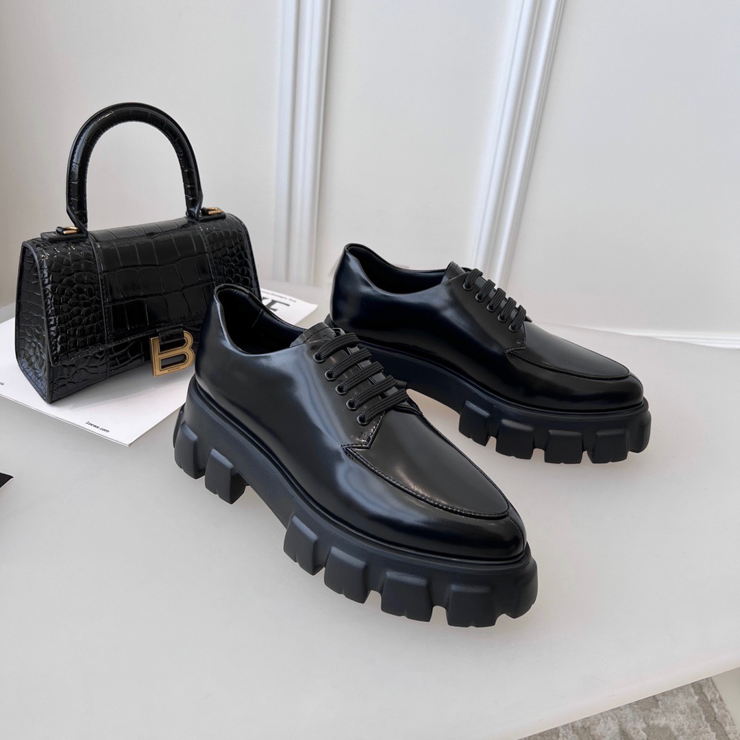 GIÀY PRADA TRIANGLE LOGO LOAFER SHOES