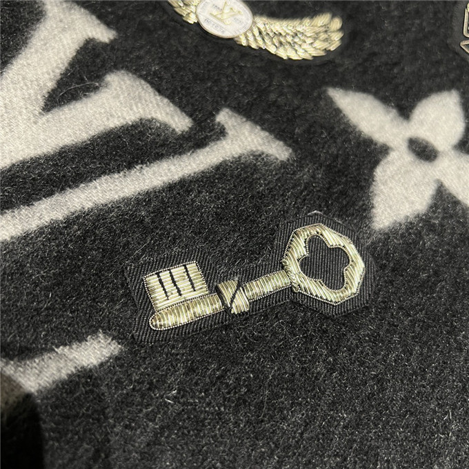 KHĂN Louis Vuitton cashmere Medal scarf