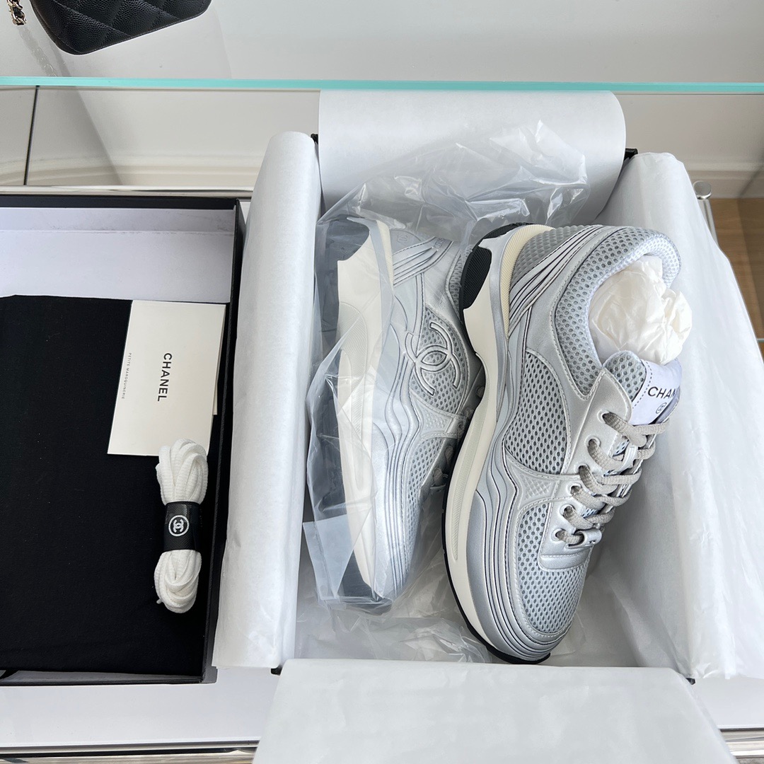 GIÀY CHANEL CC LOGO SNEAKER SHOES