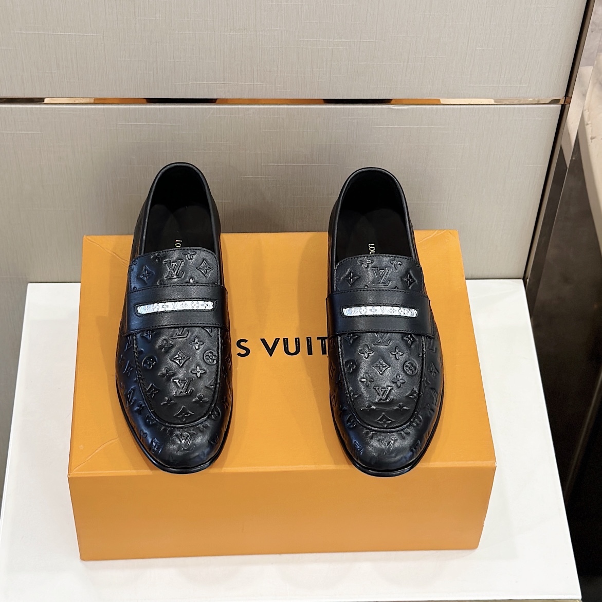GIÀY LOUIS VUITTON GLOVE LOAFER SHOES AAA