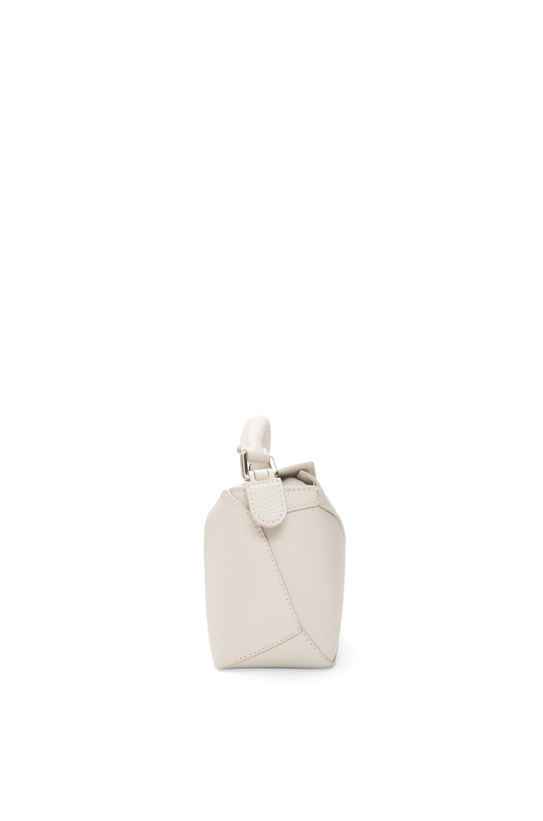 Túi LOEWE Mini Puzzle bag in soft grained calfskin white