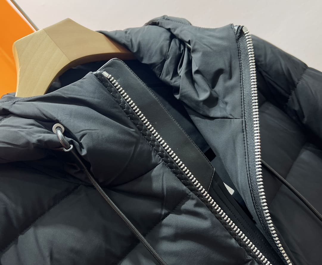 ÁO TOM FORD BLACK DOWN JACKET