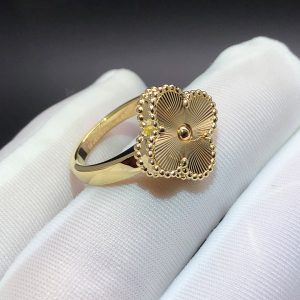 Nhẫn Van Cleef & Arpels Vintage Alhambra Guilloché vàng hồng 18K