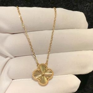 Vòng cổ Van Cleef & Arpels Vintage Alhambra Guilloché vàng vàng 18K