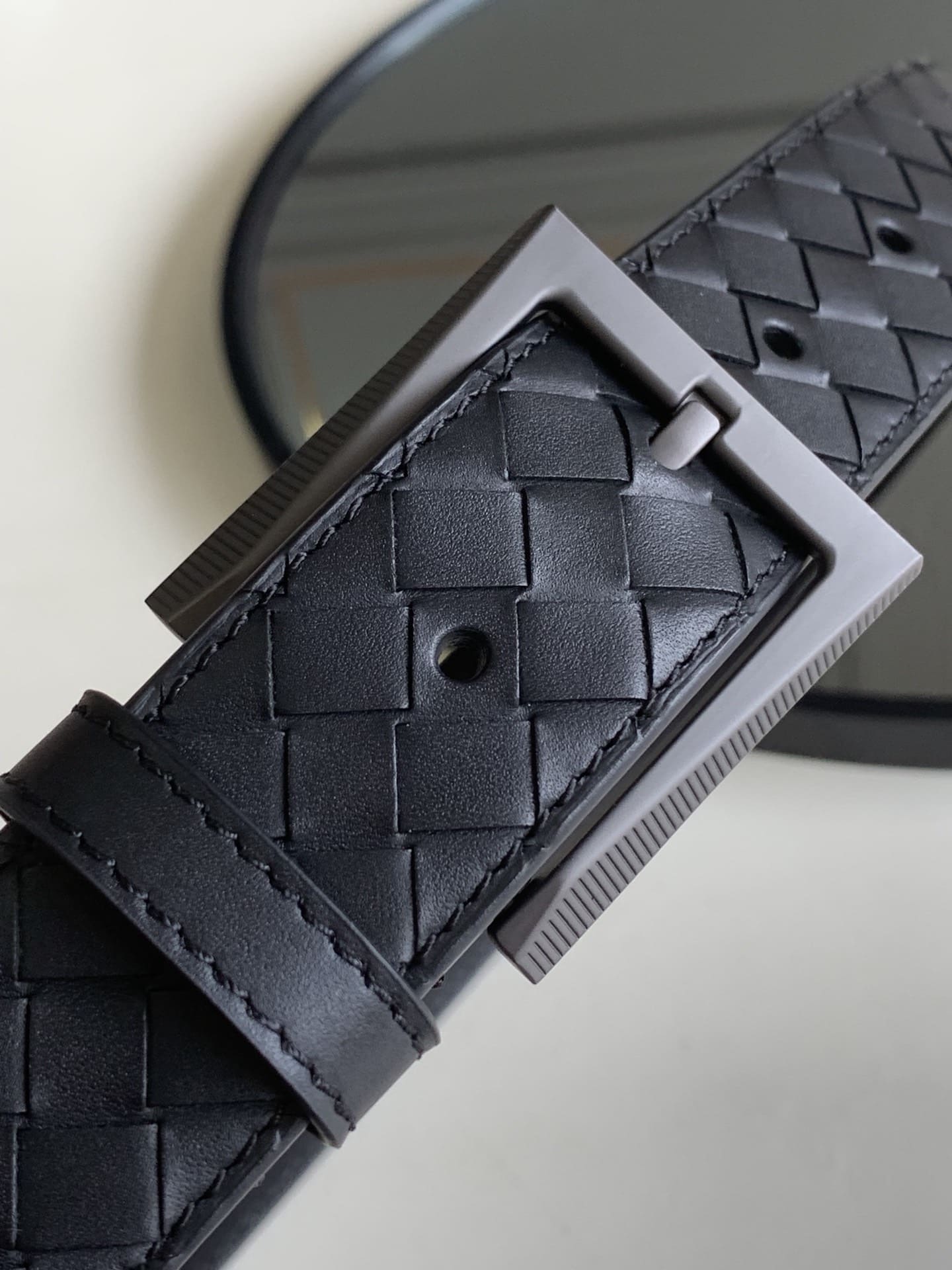 DÂY LƯNG BOTTGA VENETA INTRECCIATO LEATHER Khóa đen mờ