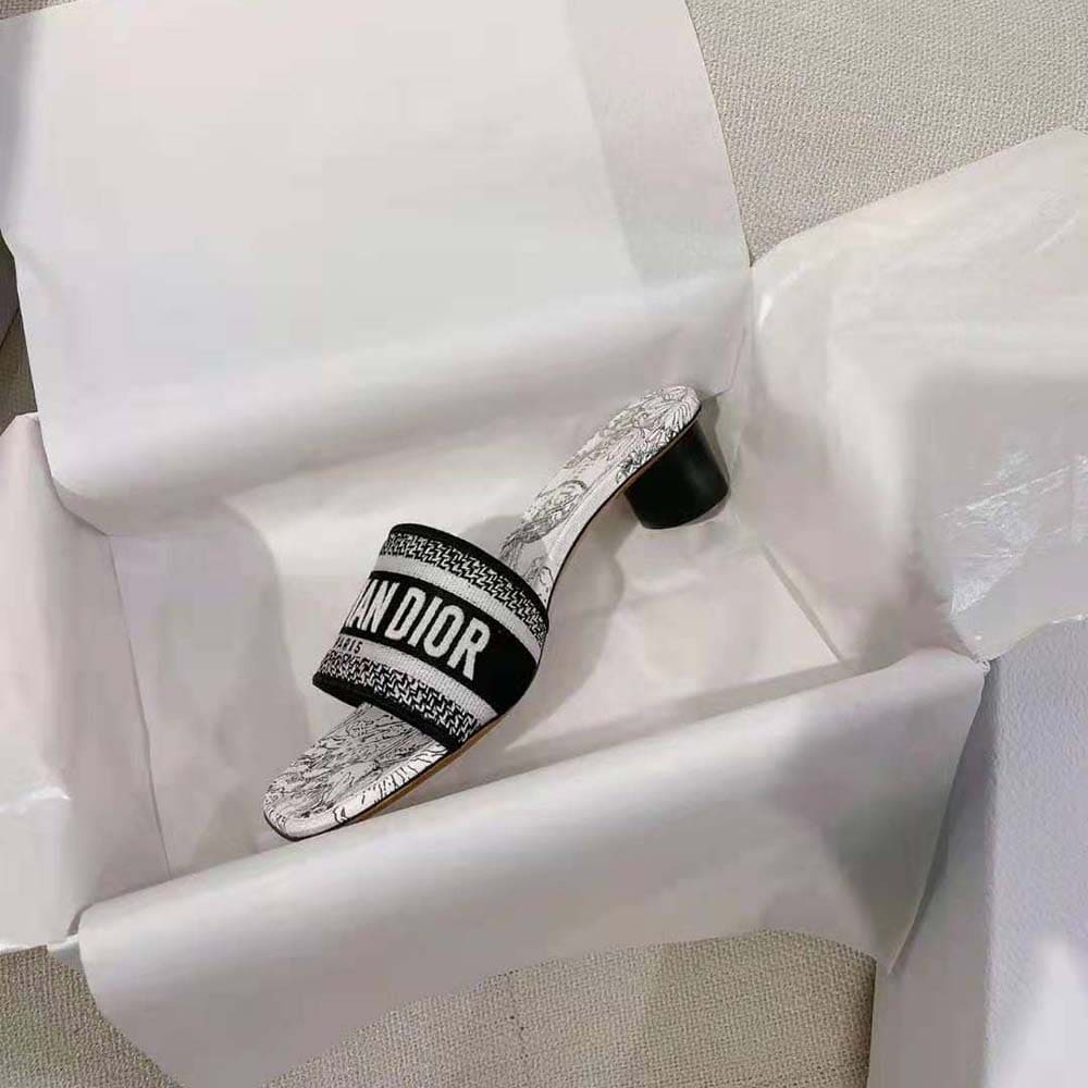 GUỐC Dior Women Dway Heeled Slide White and Black Embroidered Cotton with Toile de Jouy Voyage Motif