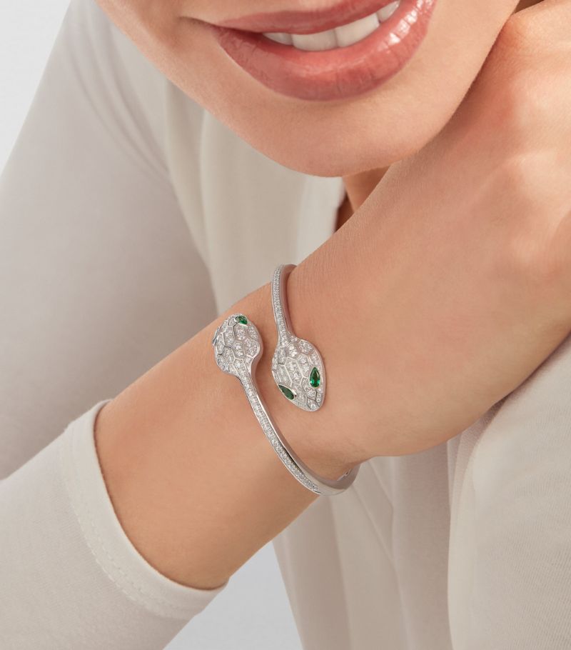Vòng tay BVLGARI White Gold, Diamond and Emerald Serpenti Bangle vàng trắng 18K