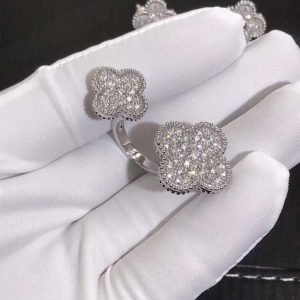 Nhẫn Van Cleef & Arpels Magic Alhambra kim cương vàng trắng 18K