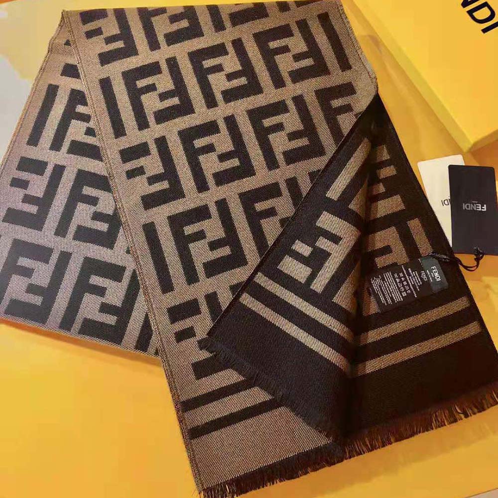 KHĂN Fendi Black Wool and Silk Scarf
