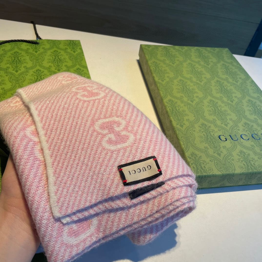 KHĂN GUCCI Knitted scarf with gold and silver thread cashmere scarf