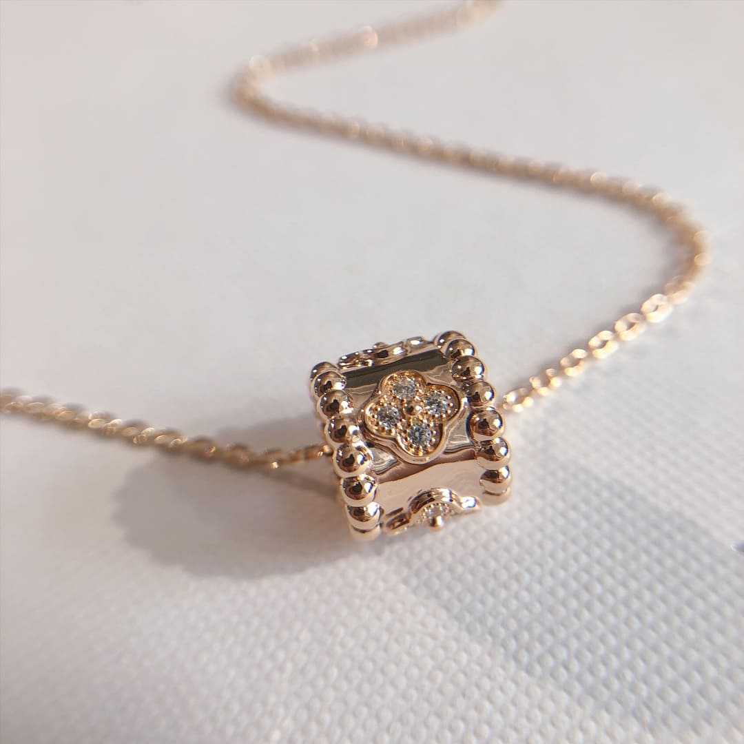Vòng cổ Van Cleef & Arpels Perlee Diamond Vintage vàng hồng 18K  (Liên hệ để biết giá)