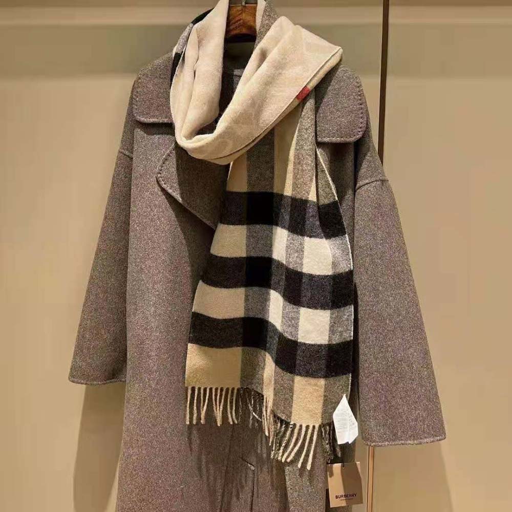 KHĂN Burberry Reversible Check and Monogram Cashmere Scarf-Brown