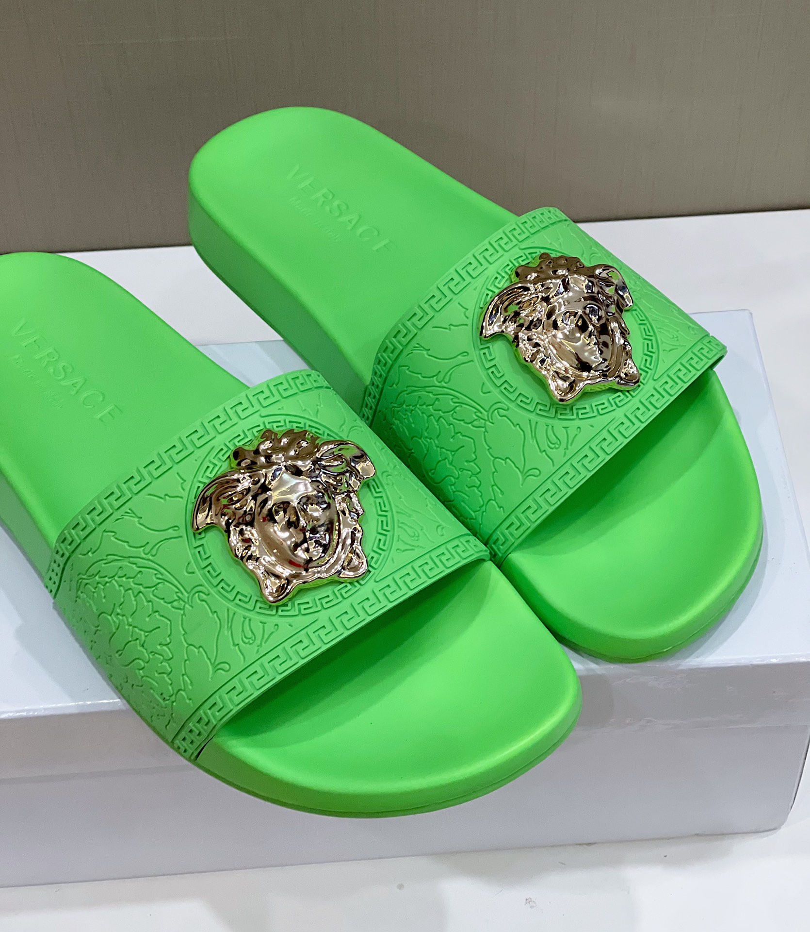 DÉP VERSACE MEDUSA HEAD SLIPPER