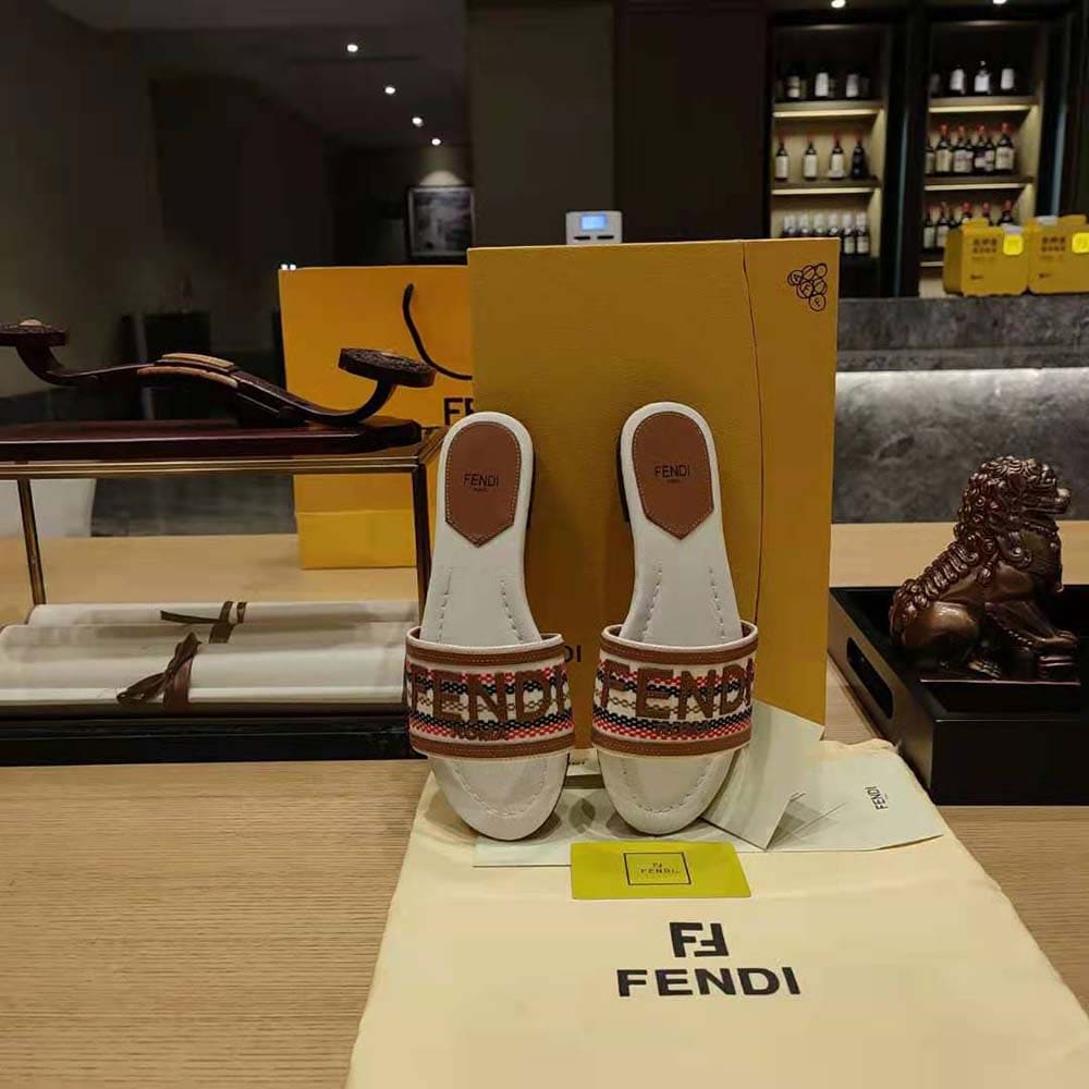 GIÀY Fendi Women Signature Beige Canvas Slides