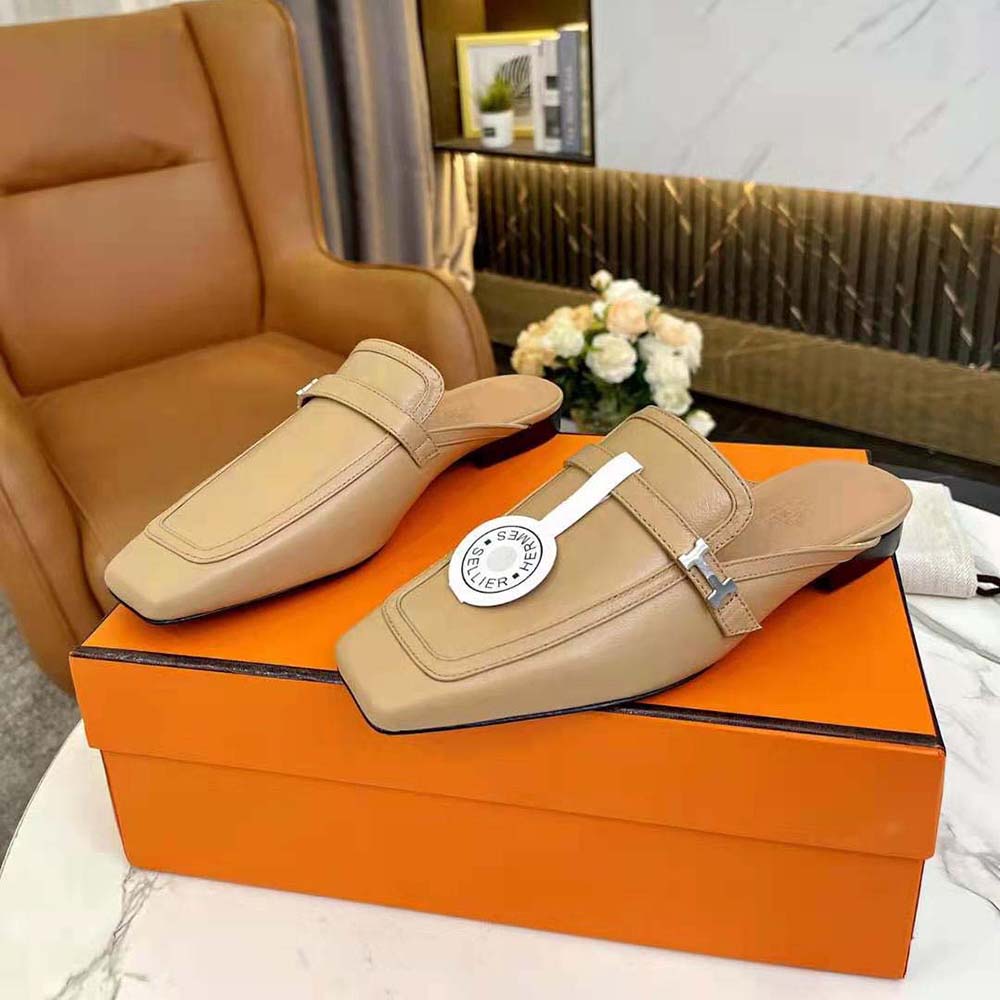 GIÀY Hermes Women Groupie Mule in Goatskin with Miniature Palladium-Plated Paris Buckle-Brown