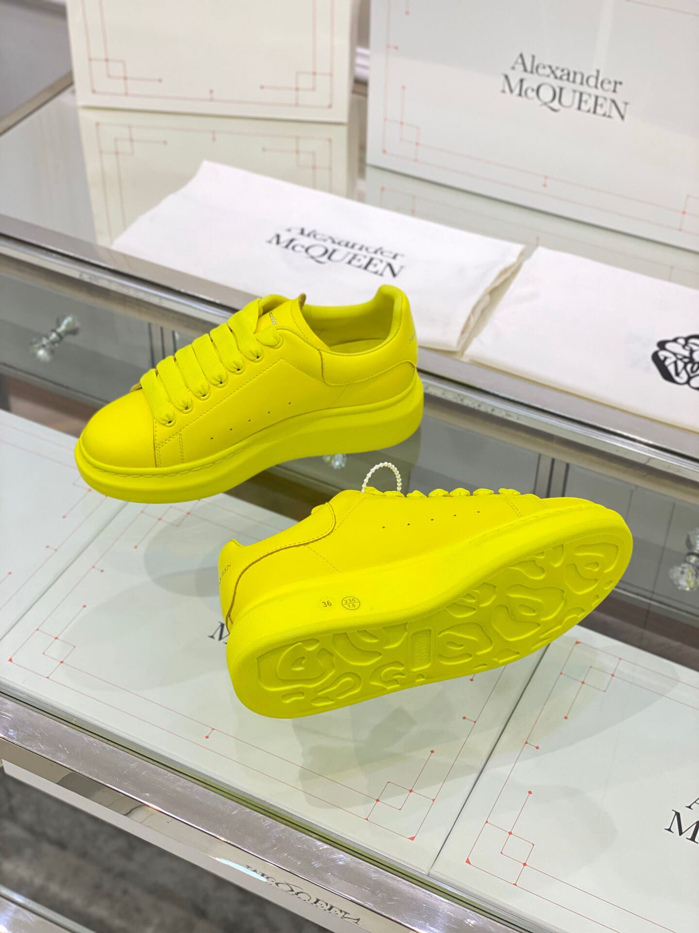 GIÀY ALEXANDER MCQUEEN SNEAKERS SHOES AAA UNISEX NAM VÀ NỮ DA BÊ HẢO HẠNG