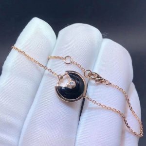 Vòng tay Cartier Amulette de Cartier mặt dây Bùa hộ mệnh Diamond & Onyx vàng hồng 18K