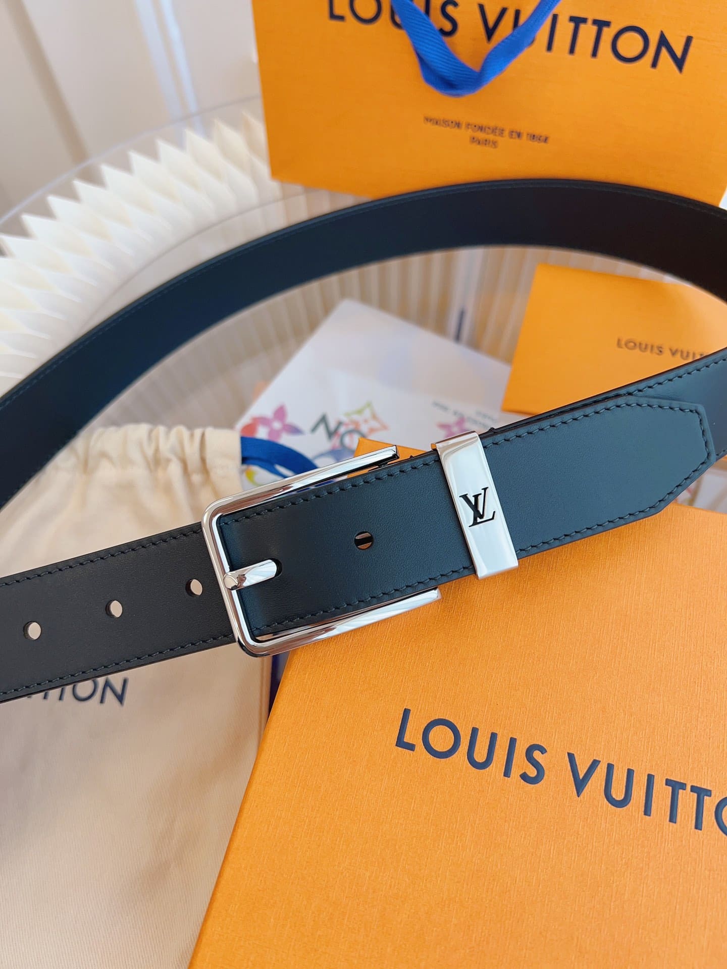 DÂY LƯNG LOUIS VUITTON SQUARE BLACK CALFSKIN LEATHER Khóa bạc