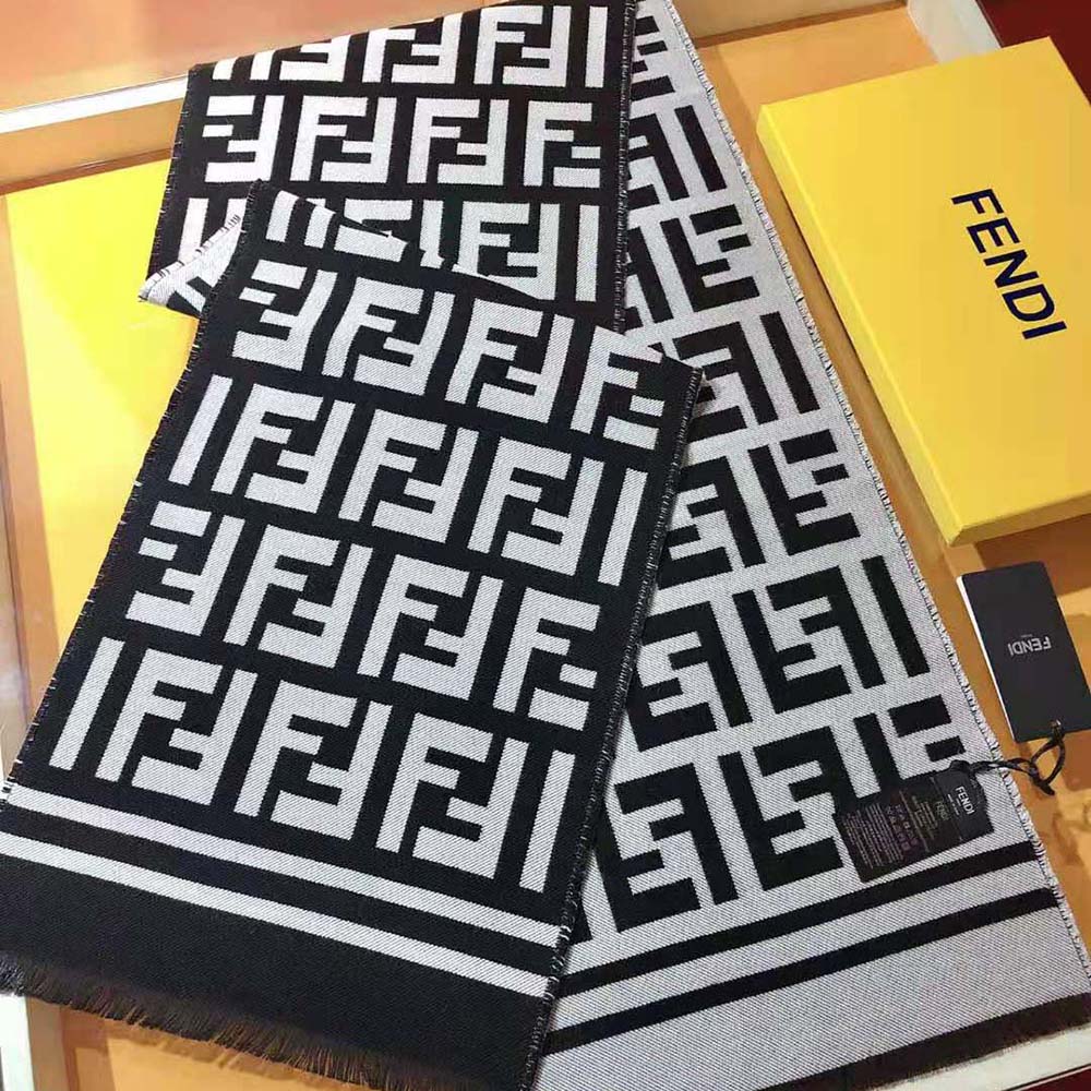 KHĂN Fendi Beige Wool and Silk Scarf