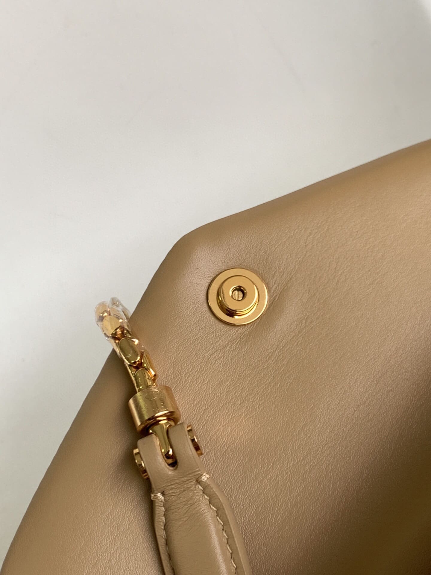 TÚI BVLGARI SERPENTI CALFSKIN CREAM