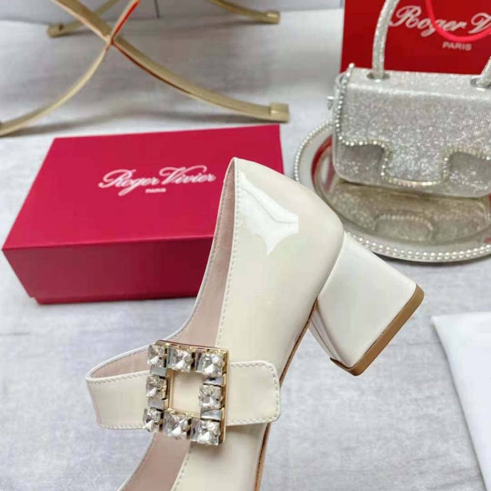 GIÀY Roger Vivier Women Très Vivier Rhinestone Buckle Babies Pumps-White