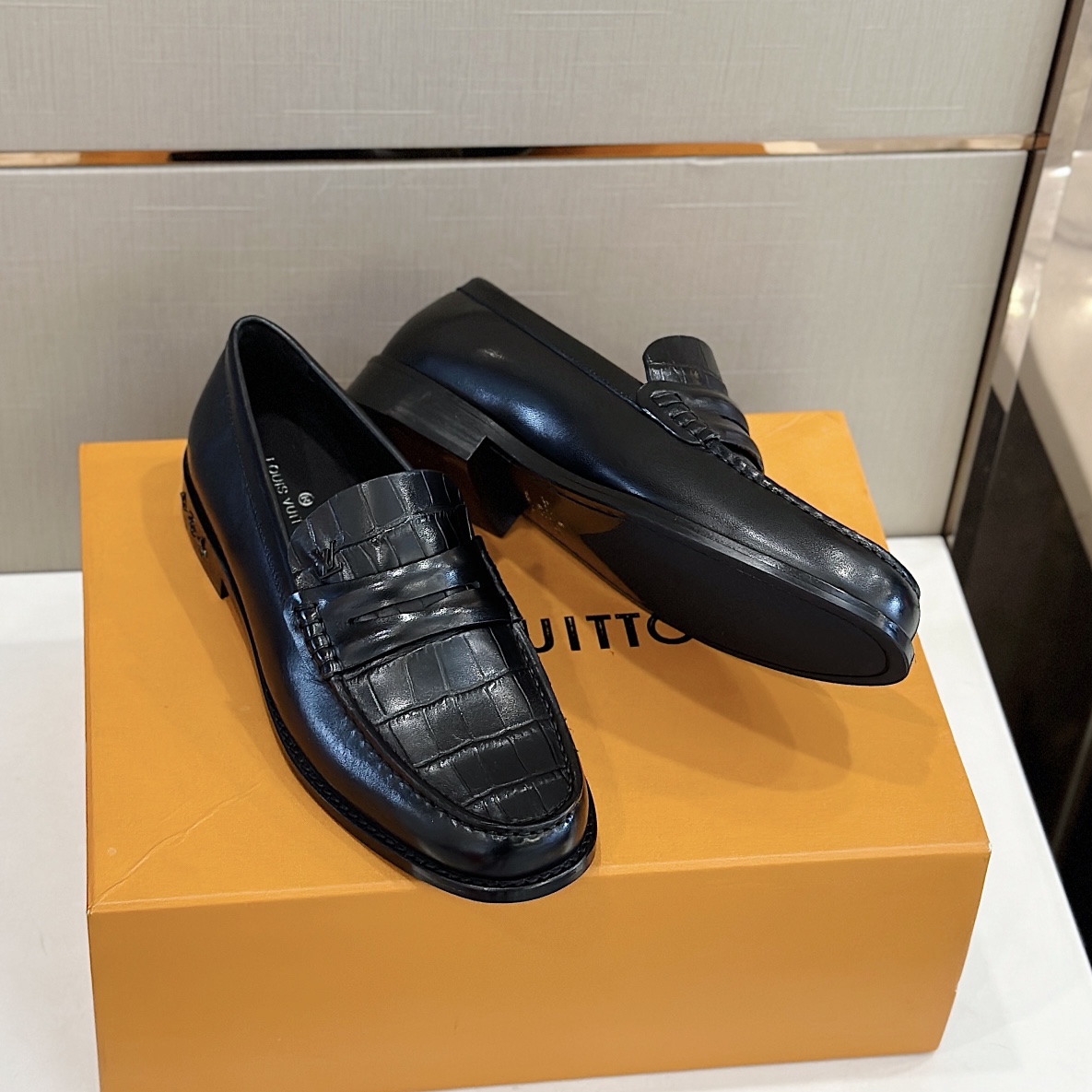 GIÀY LOUIS VUITTON GLOVE LOAFER SHOES AAA