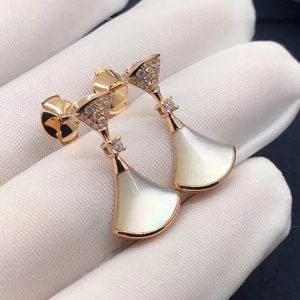 Bông tai BVLGARI Diva's Dream mother of pearl Kim cương vàng hồng 18K