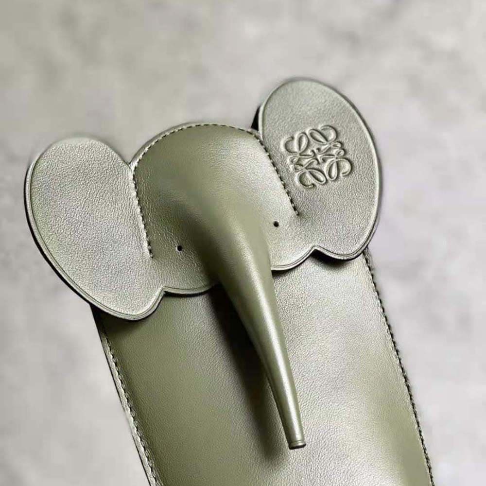 TÚI LOEWE Elephant Pocket màu da bê cổ điển màu xanh lá cây