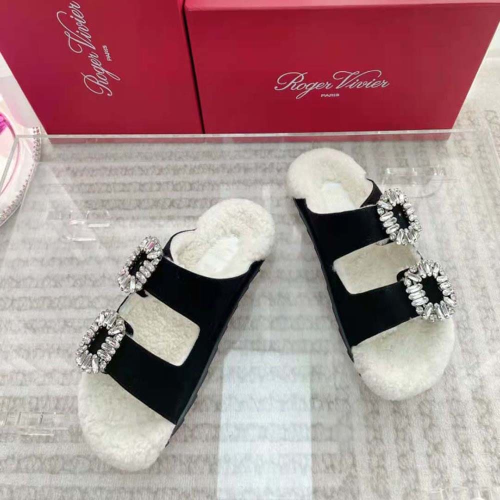 GIÀY Roger Vivier Women Slidy Viv’ Fur Strass Buckle Mules in Suede-Black