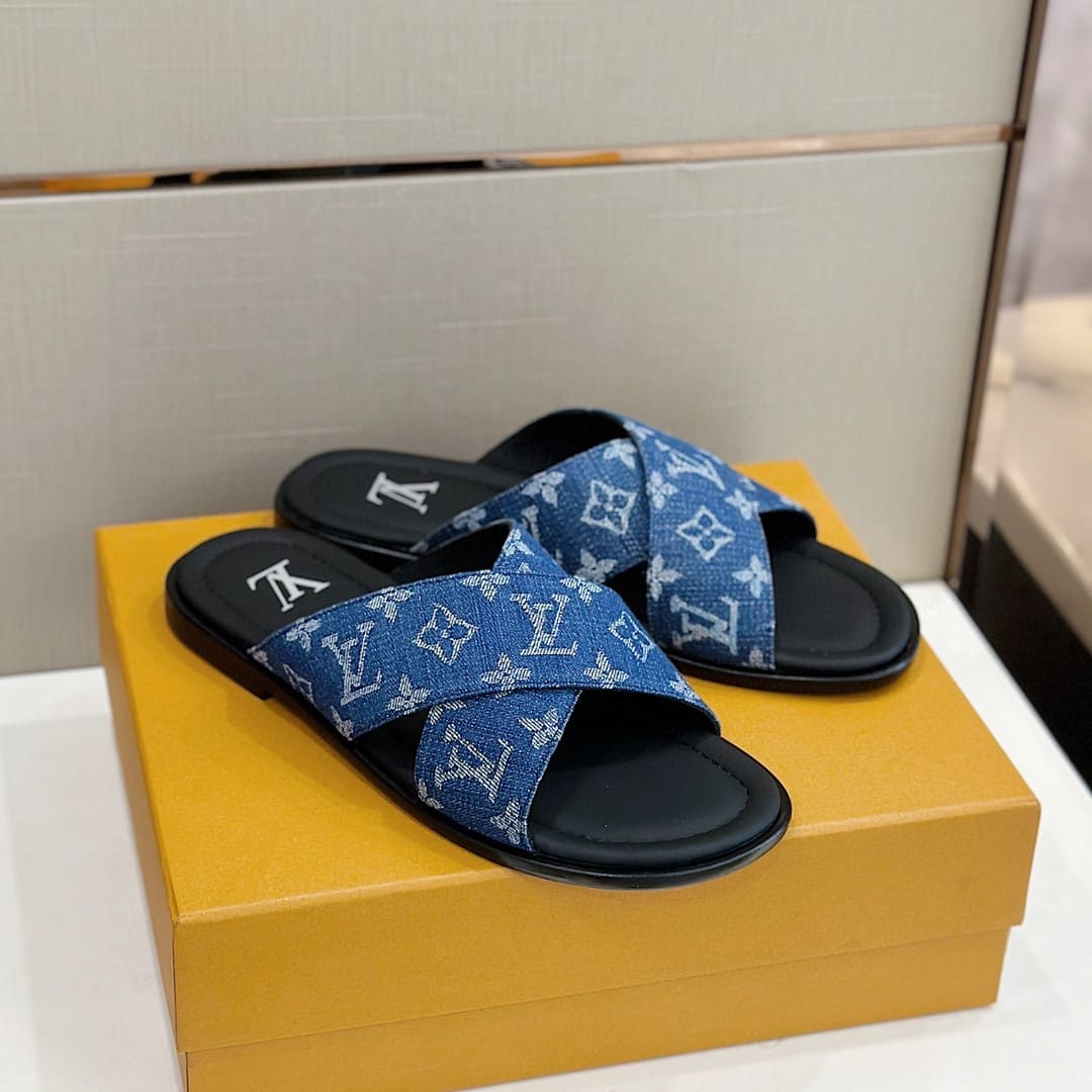 DÉP LOUIS VUITTON TRIANGLE LOGO SANDAL AAA