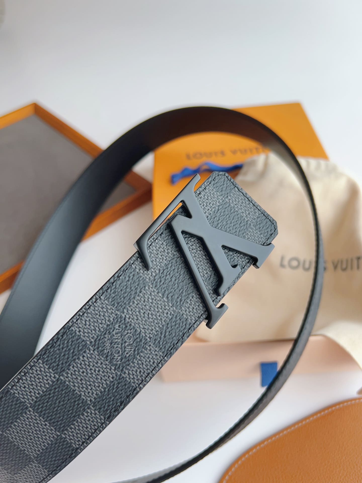 DÂY LƯNG LOUIS VUITTON SQUARE BLACK MONOGRAM LEATHER Khóa đen
