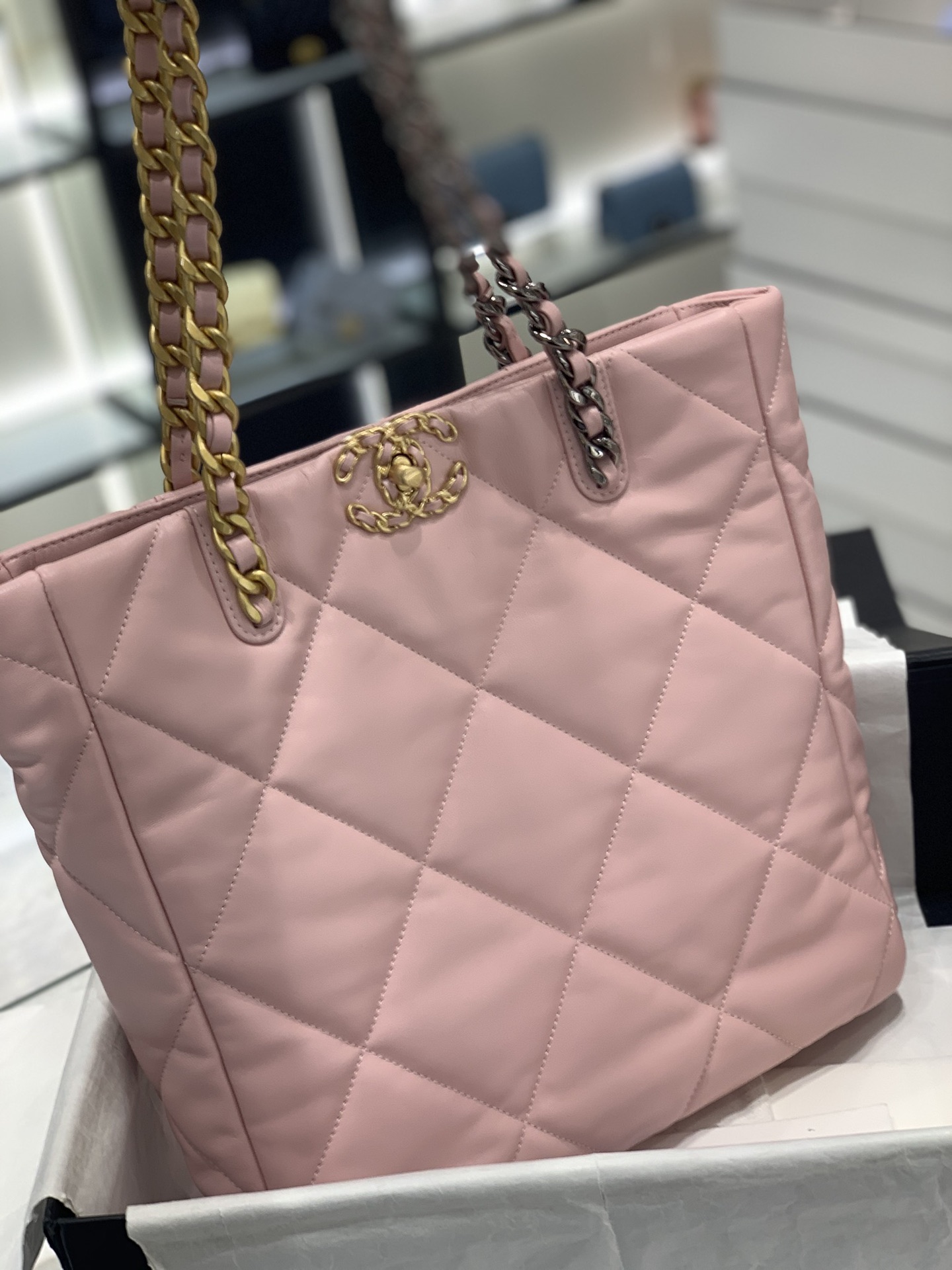 TÚI CHANEL 22B Tote Bag Pink hồng Bronze logo