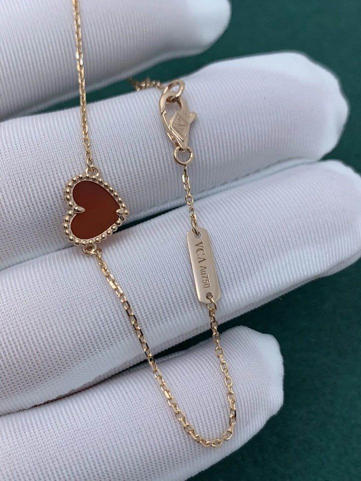 Vòng cổ Van Cleef & Arpels Heart Carnelian vàng hồng 18K