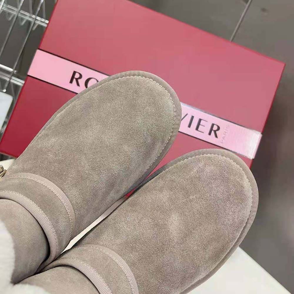 GIÀY Roger Vivier Women Viv’ Winter Fur Strass Buckle Ankle Boots in Suede-Beige
