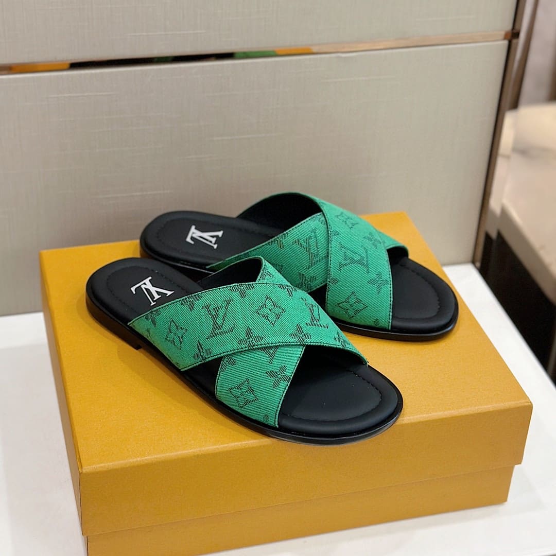 DÉP LOUIS VUITTON TRIANGLE LOGO SANDAL AAA