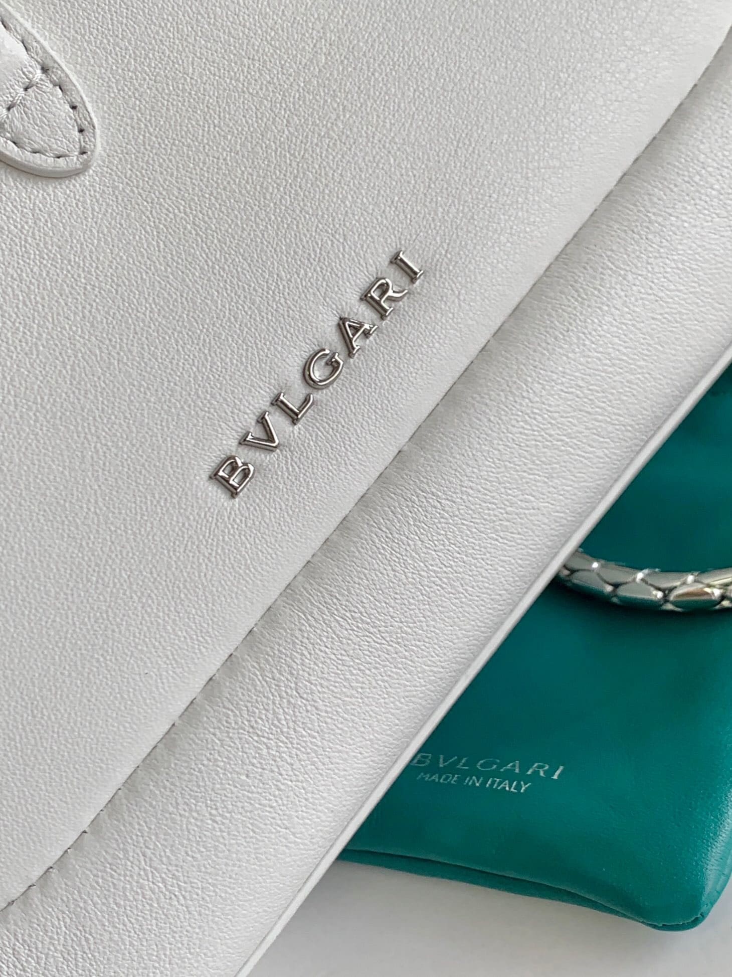 TÚI BVLGARI SERPENTI CALFSKIN WHITE