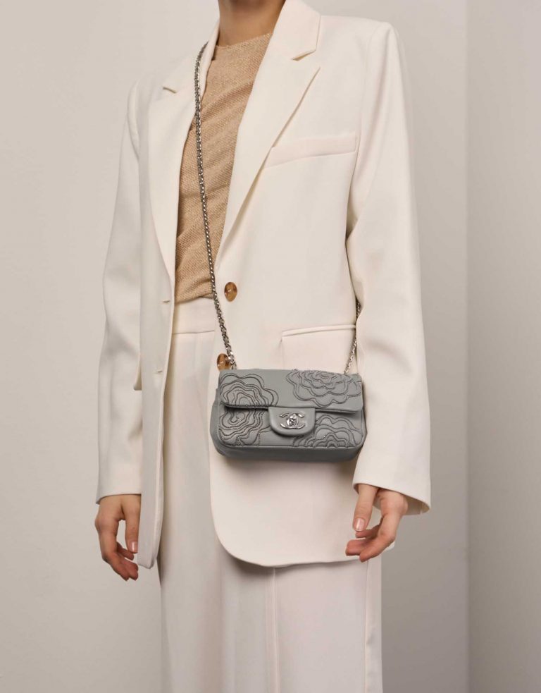 TÚI Chanel Extra Mini Lamb Light Grey