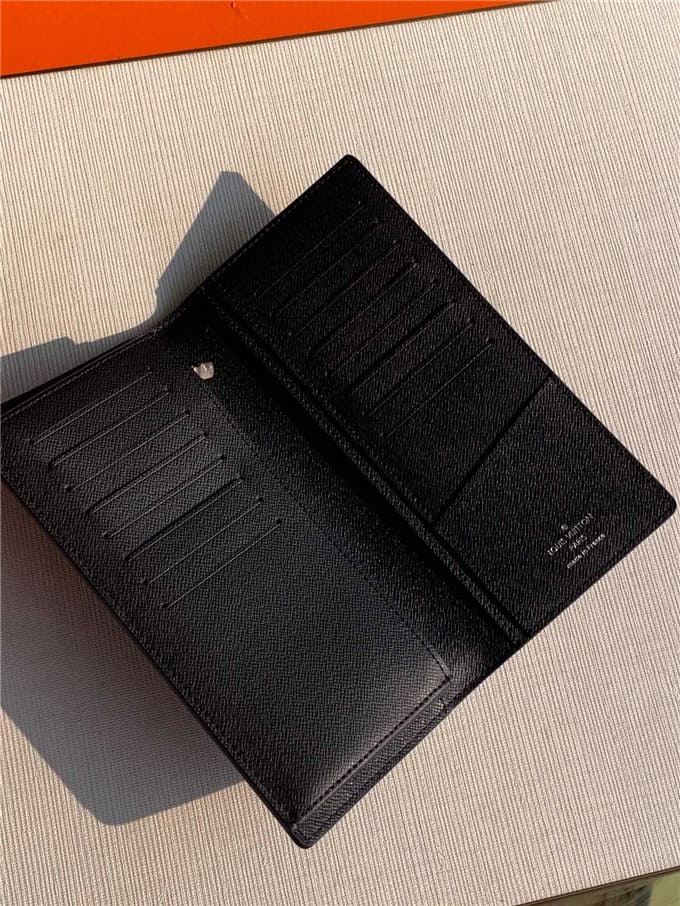 Ví LOUIS VUITTON Epi Leather brazza wallet