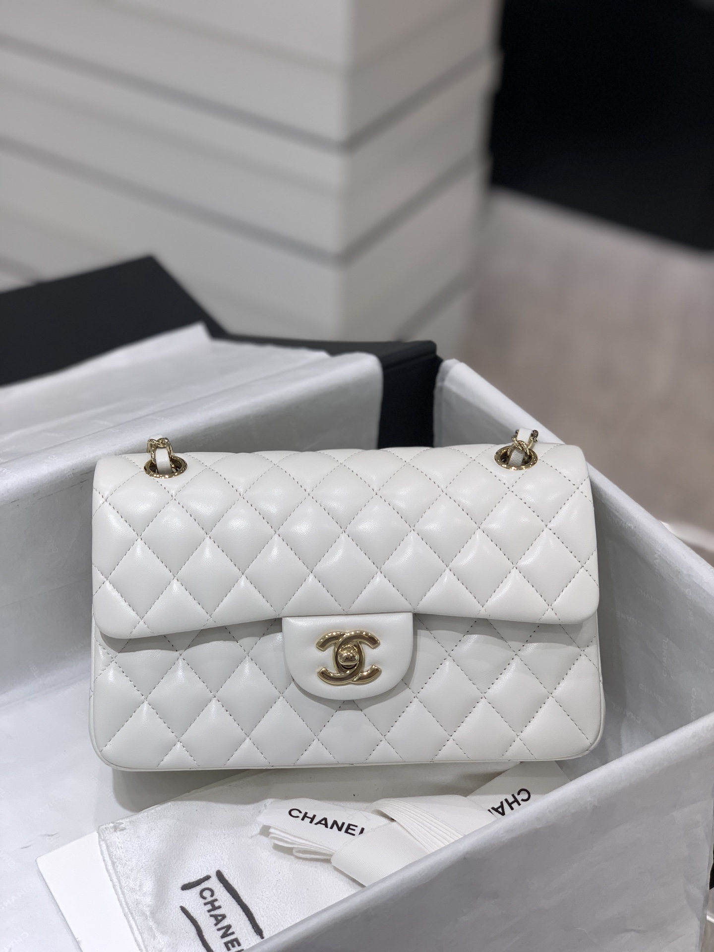 TÚI CHANEL CF 23 LAMBSKIN BODIN JOYEUX WHITE DA HAAS