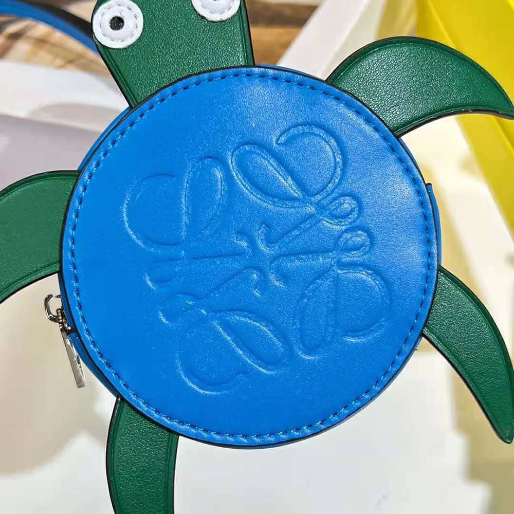 TÚI Loewe Women Turtle Cookie Pouch in Classic Calfskin