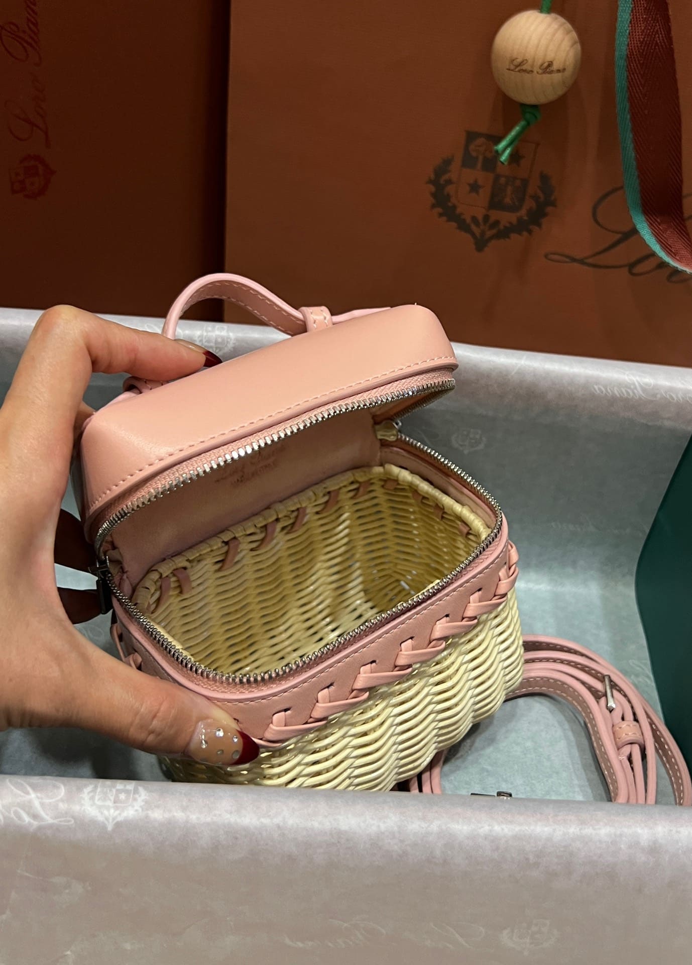 TÚI Loro Piana Women Extra Pocket Cross Body Wicker bằng da bê kết hợp tre đan