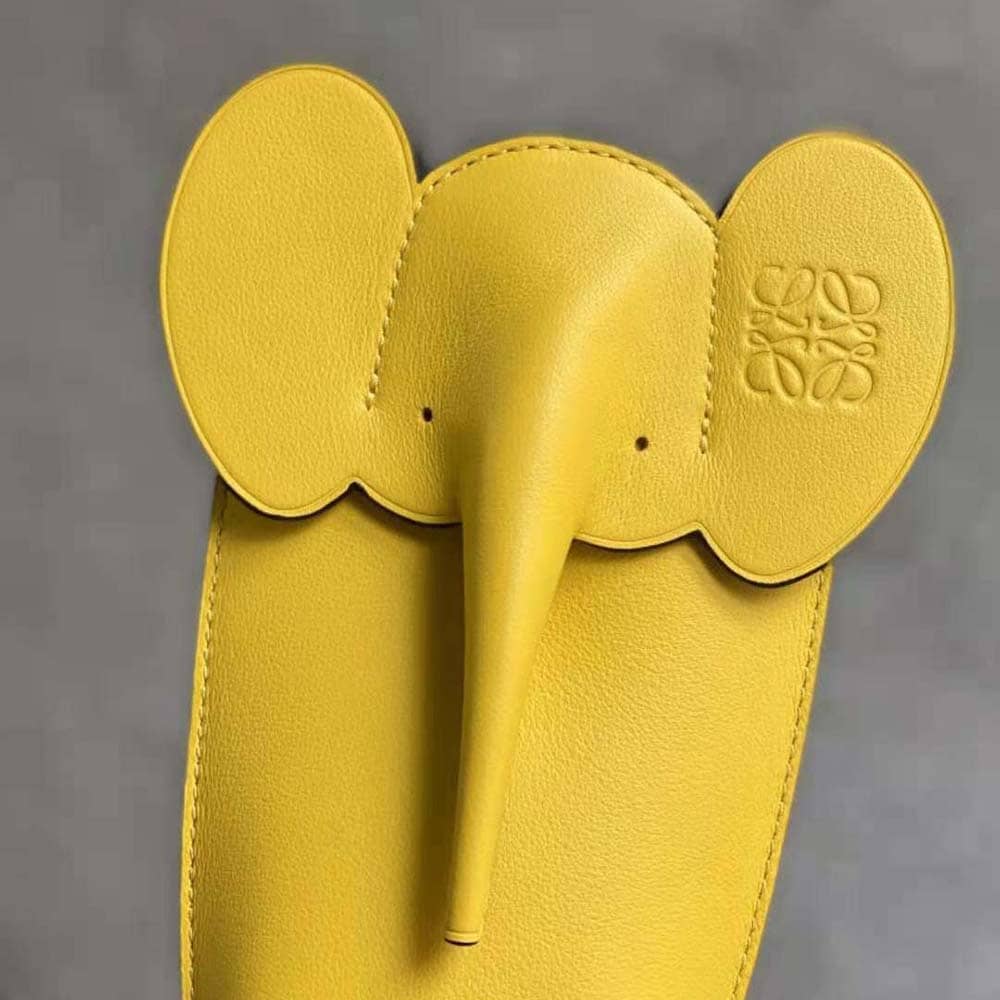 TÚI LOEWE Elephant Pocket bằng da bê cổ điển màu vàng