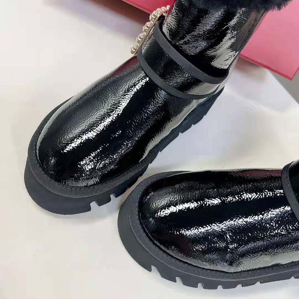 GIÀY Roger Vivier Women Viv’ Winter Fur Strass Buckle Ankle Boots in Patent Leather-Black
