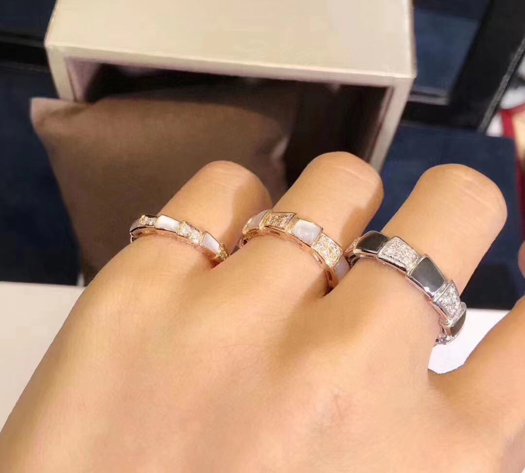 NHẪN BVLGARI Serpenti 18K White Gold Gray Mother-of-pearl and Pavé Diamonds